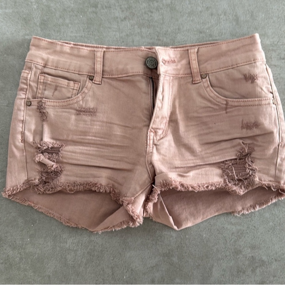 NWOT RSQ Light Pink Distressed Jean Shorts – Size 5 (Juniors)